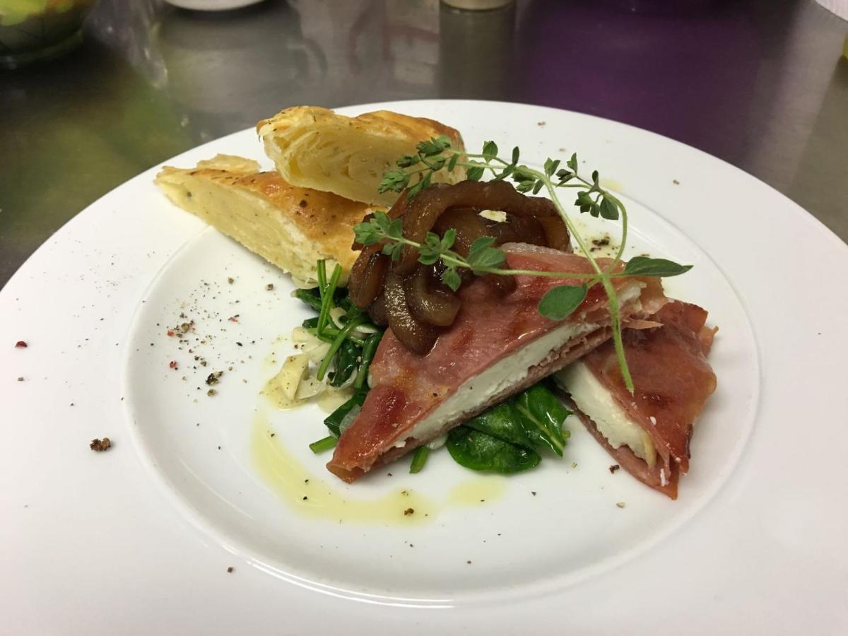 Hostinné Penzion A Restaurace 14 מראה חיצוני תמונה